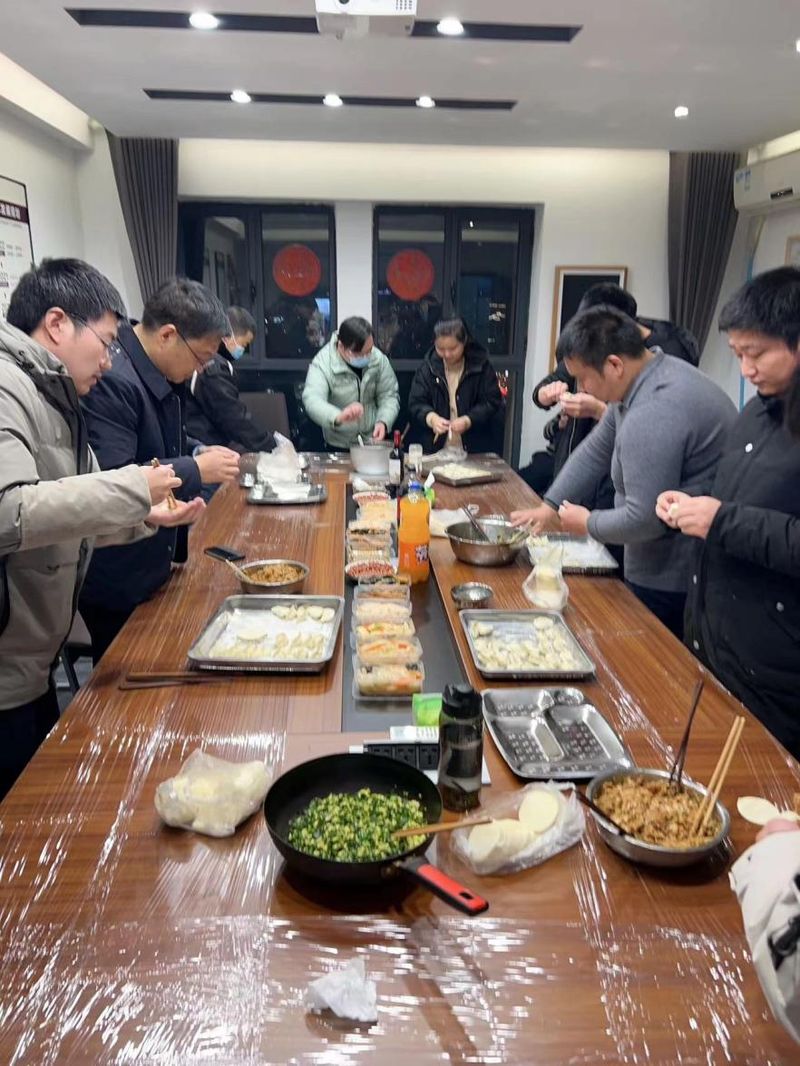 通達(dá)軟件公司組織開展“情暖冬至，餃香飄逸”冬至包餃子活動(dòng)